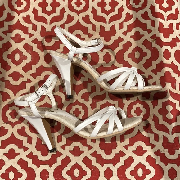 VNTG Miniatures by Cinderella of Boston, White Sandals with 3” heels, Sz 3 1/2 M - Picture 4 of 9